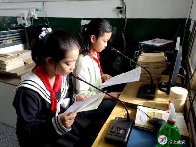 咸安各校掀起五中全会学习热潮