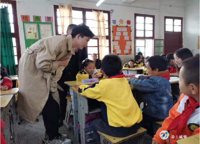 课改事关教育大计，送教下乡温暖人心