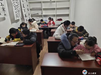 下沉党员走进“四点半学校”丰富学生放学时光 