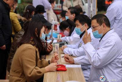 “同心·健康服务”走进福星城小区