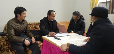 咸安区委巡察办：走访慰问送温暖  脱贫攻坚暖人心