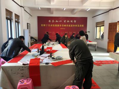 咸宁十多位书画大家为家乡百姓挥毫泼墨 送上新年祝福
