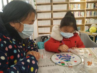 香城书房开展“庆元旦 迎新年”亲子手工活动