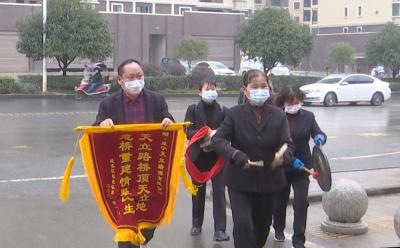 铺筑幸福路 架起连心桥