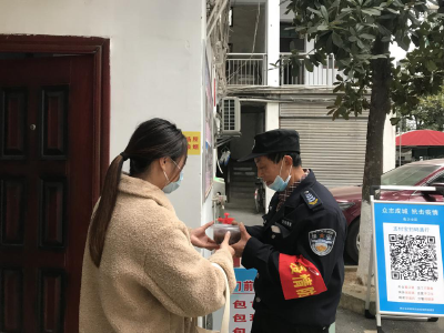 腊八暖人心 浓浓社区情