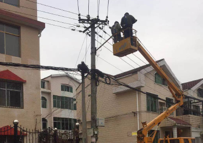 小区的路灯亮了 居民的心暖了