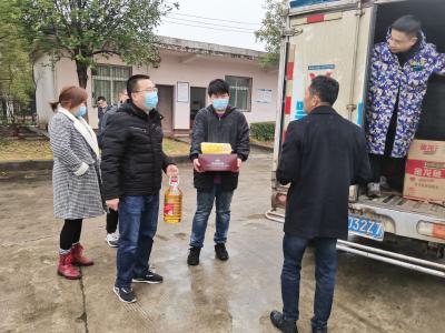 咸安区总工会开展节前送温暖走访慰问活动