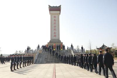 弘扬英模精神！900余名民警、辅警走进鄂南烈士陵园