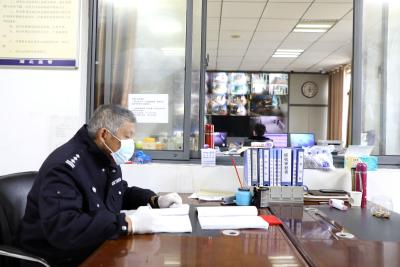 【弘扬英模精神】老民警张进的别样坚守