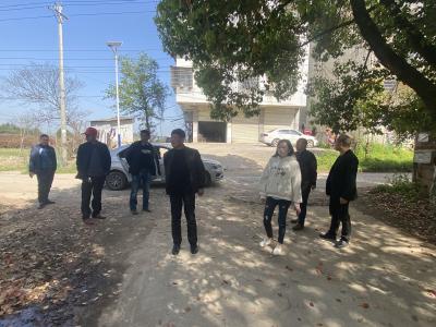 渡船村开展村湾环境卫生检查助力文明城市创建