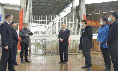 咸安区检察院回访涉案企业促发展