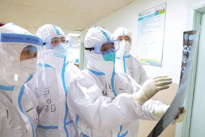 “看到我们脸上的压痕，习近平总书记很心疼”