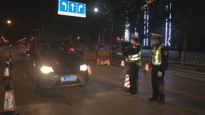 区公安分局：“以战促训”参与酒驾专项整治