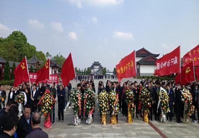 咸安区鄂南烈士陵园助力“学党史”系列教育活动