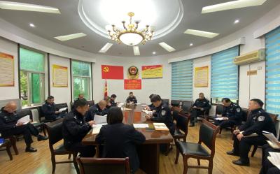 咸安交警开展教育整顿暨“延安整风”学习交流研讨会