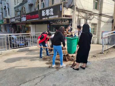 【我为群众办实事】“因为你们，环境都变美了！”