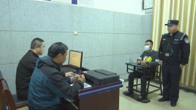 咸安警方千里追击抓获嫌疑人追回部分赃款