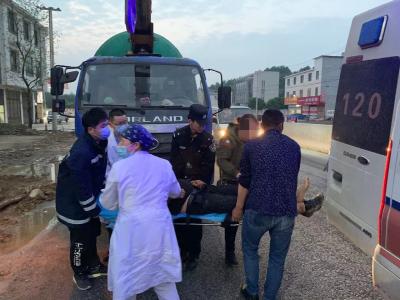 危险！货车司机心梗发作不省人事 咸安民警紧急救助