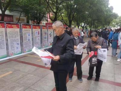 咸安公安分局开展“全民国家安全教育日”宣传活动