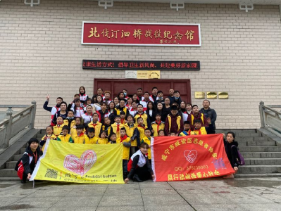 红色精神润童心——咸安区志愿者者协会 公益小天使清明节祭扫活动