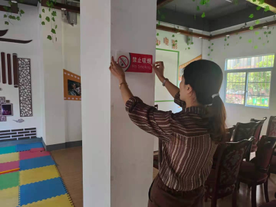 永安街道办事处：张贴禁烟标识，营造无烟环境