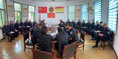 咸安交警大队党支部召开查纠整改环节专题组织生活会