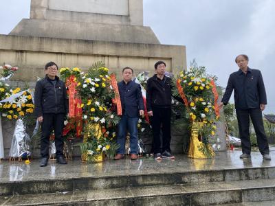 区经发集团开展缅怀英烈活动