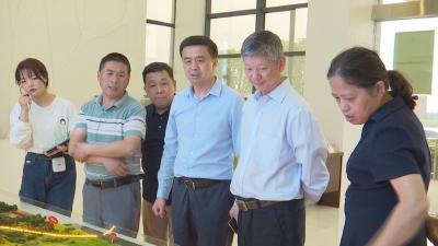 省政协文化文史和学习委主任黄立国一行来咸安考察文史工作