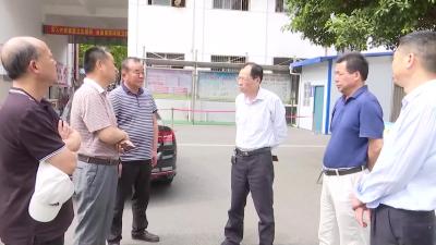 咸安：督导学校疫情防控和学生“防溺水”“防近视”工作