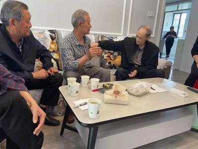 双溪桥镇：走访慰问老党员 送学上门暖人心