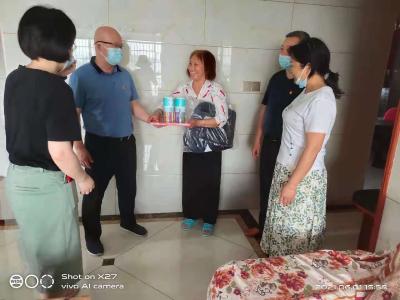 银泉社区：党员接力 传递关爱