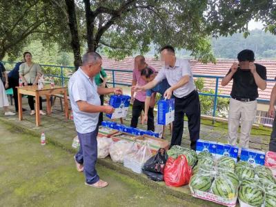 永安司法所组织社矫对象尊老敬老献爱心