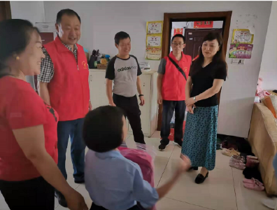 万年路社区：慰问留守儿童，温情过“六一”