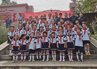 关爱留守儿童 书香润泽童心