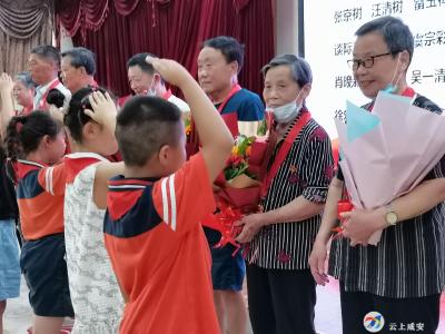 花坛社区：礼赞建党百年 共筑美丽花坛