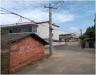 西河社区：移除危险电线杆 排除安全隐患