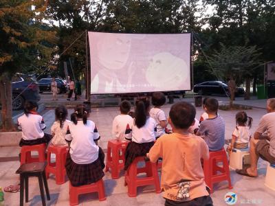 长安社区开展“红色电影进小区 ”活动