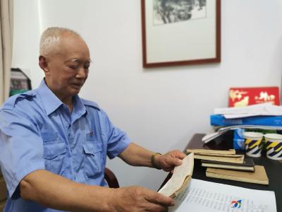 【人物风采】60年的“初心”追随——访向阳湖镇退休干部辜文学侧记