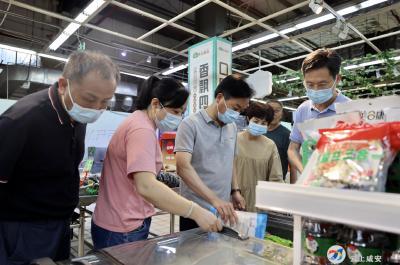 顾兴旺在暗访督导疫情防控工作时强调：紧盯各行业各领域防控风险漏洞 毫不放松抓好防控措施落实