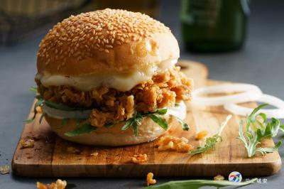 华莱士多次被曝食安问题，快速扩张之下营收增长放缓、风险不断