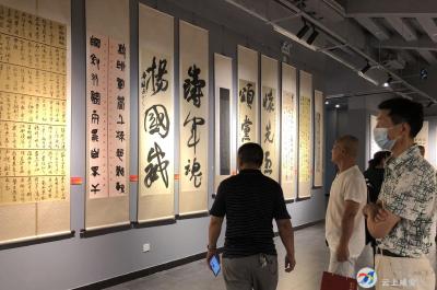 咸宁举办首届退役军人书画摄影作品展