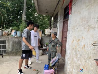 马桥镇：家访贫困生 关怀暖人心