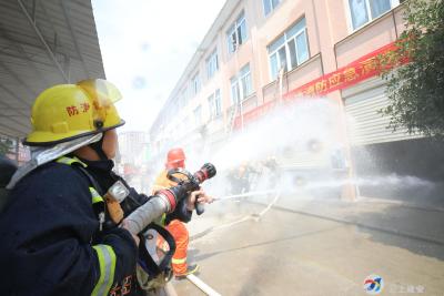 咸安区组织开展商贸物流区域灭火救援实战演练