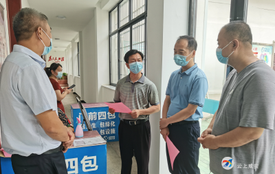 市委组织部调研组来咸安永安街道督查社区疫情防控工作