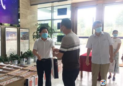 区总工会开展“夏送清凉”慰问活动
