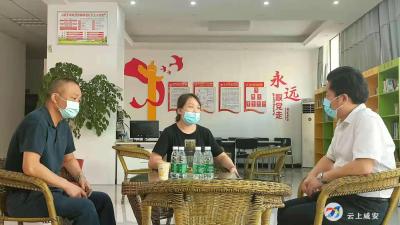 咸安区委统战部部长万龙到香城社区、杨下社区督查指导疫情防控工作