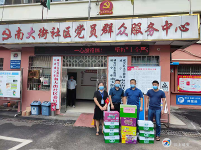 区住建局防疫物资送社区，关怀慰问暖人心