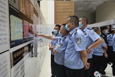 咸安公安分局组织参观咸宁市博物馆