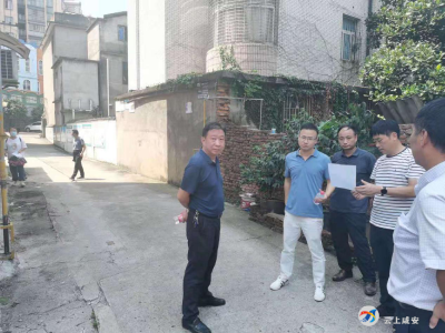咸安区住建局联合浮山街道办事处对老旧小区拆违进行积极推进