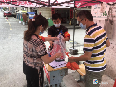 文笔路社区：疫情防控不松懈  高温慰问送清凉